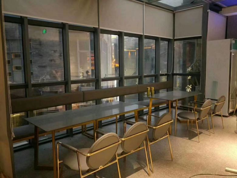劉總到西安博菲克餐桌椅定做工廠驗(yàn)收.jpg