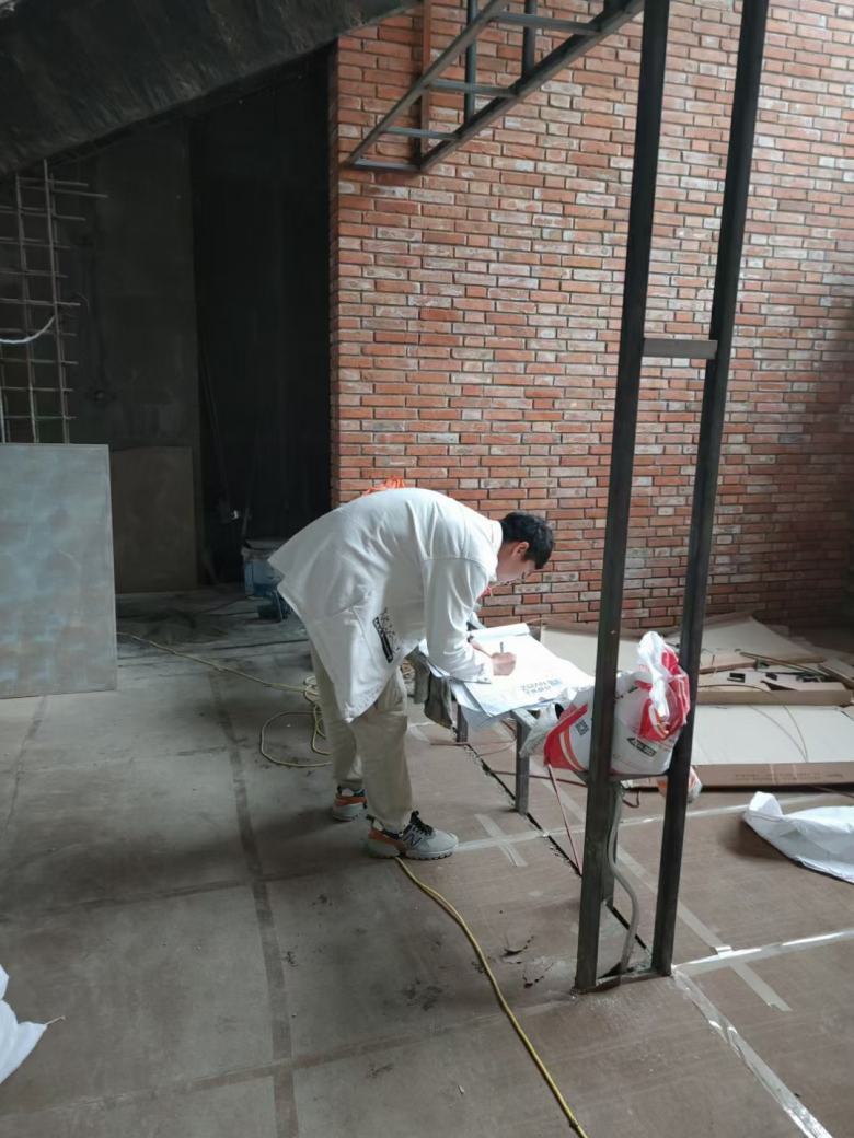 博菲克餐飲家具廠設(shè)計(jì)師畫(huà)圖.jpg
