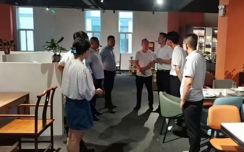 博菲克業(yè)務(wù)團隊討論.jpg